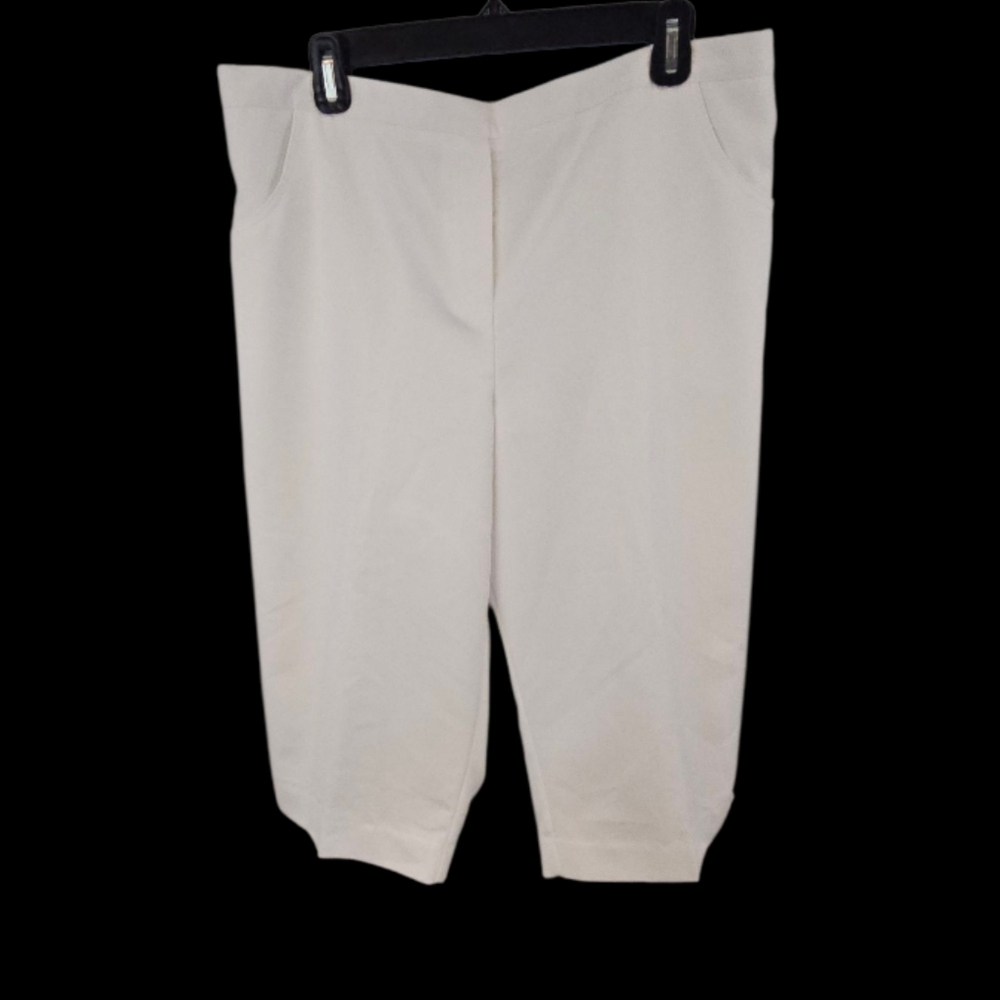 3/$25 Alfred Dunner Size 18 White Shorts Pull On